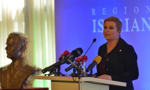 Stavili Tita pred predsjednicu i zapjevali joj 'Bella ciao'