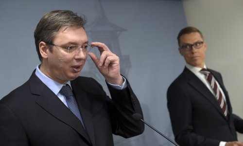 Vučić šutio na press konferenciji, novinari ga lovili po hodnicima parlamenta BiH