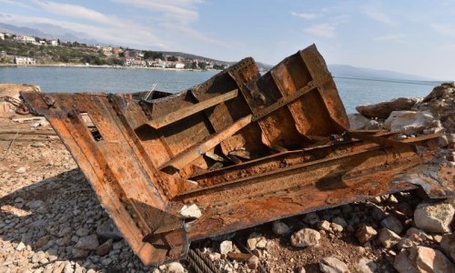 Ronioci pripremili izvlačenje srušenog Masleničkog mosta