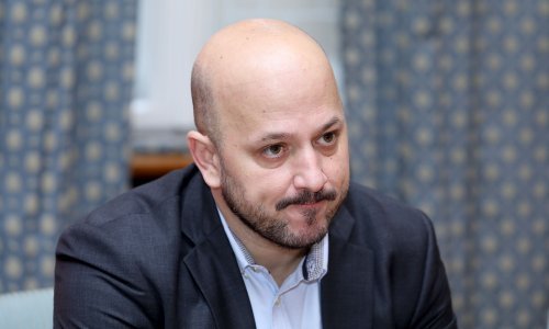 Maras pita Stiera: Je li veleposlanstvo RH obavijestilo SAD o posjetu predsjednice?