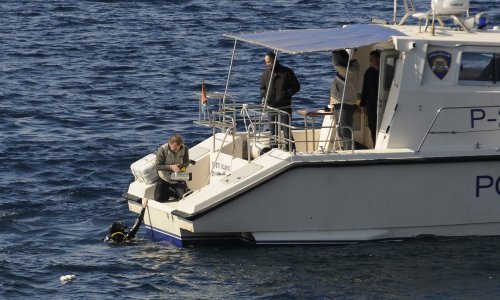 Hrvatska policija uzaptila talijansku ribaricu s 12 osoba koje su lovile u hrvatskim vodama pa pokušale pobjeći