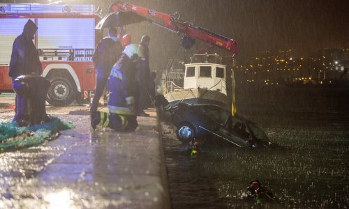 Automobil sletio u more, vozač se utopio
