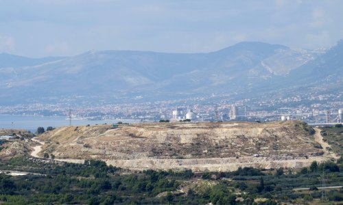 Požar pod kontrolom, smrad se širi Splitom, no Karepovac ne gori