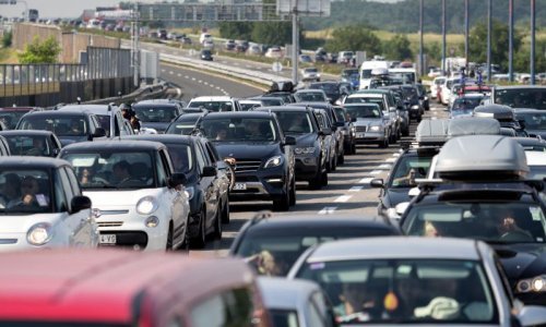 U ponedjeljak se očekuje strašna gužva na granicama, policija angažira sve snage