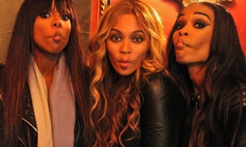 Sočni poljupci Beyonce i cura iz Destiny's Child