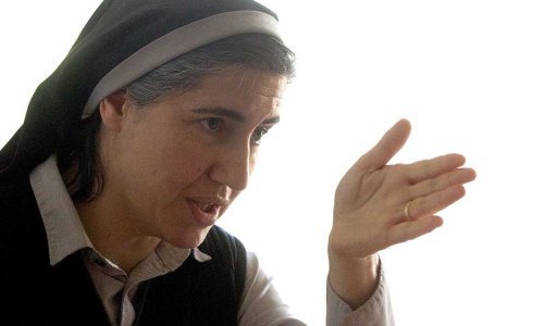 Ova časna sestra nije po volji biskupima ni drugim moćnicima