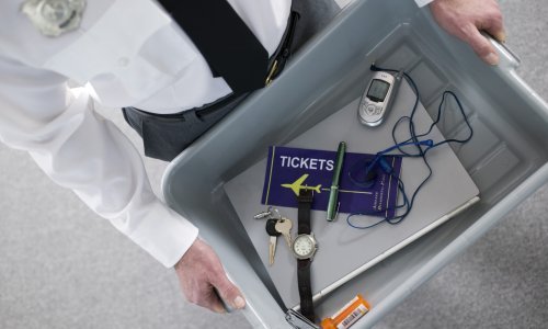 Tko i zašto više neće smjeti unositi određenu elektroniku u avione?