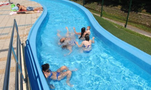 Pala s vodenog tobogana i završila u komi