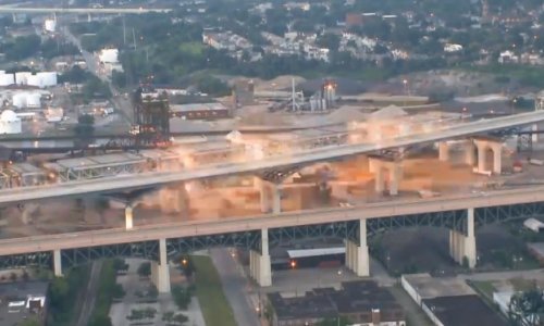 Ovako izgleda rušenje 1.500-metarskog mosta eksplozivom