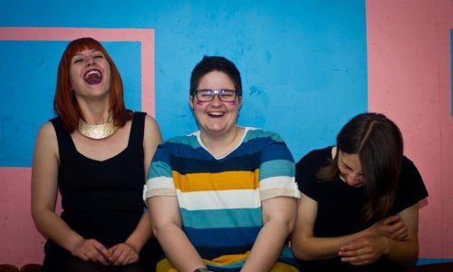 Punčke nastupaju s Queens Of The  Stone Age