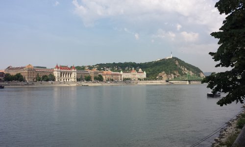 Mađarski parlament usvojio novi zakon o poticajima za veće obitelji