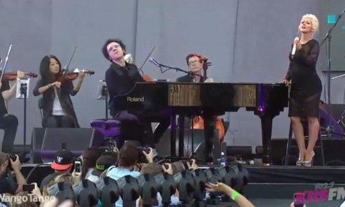 Christina Aguilera ponosno pokazala svoj trudnički trbuh