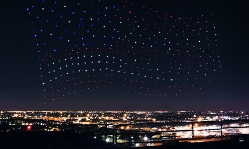 Impresivan pogled na 300 dronova koji su osvijetili nebo na Super Bowlu