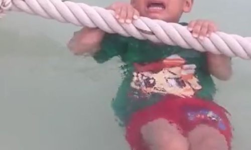 Nevjerojatnim zahvatom spasila brata od utapanja