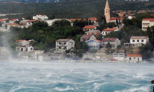 Tmurna jesen ne posustaje: Oblaci, kiša, bura...