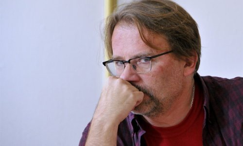 Tko je filmaš i cinik britkog jezika kojeg su branitelji stajali fotelje