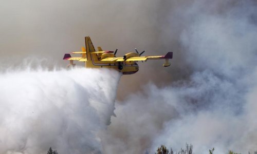 Kanaderi gase požar na području Miljevaca kod Drniša