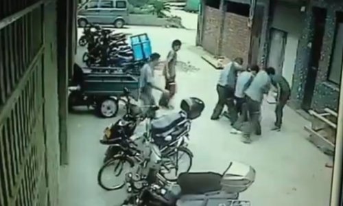 Uhvatili djevojčicu pri padu s petog kata