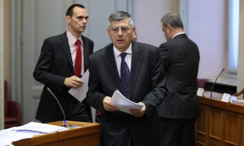 [VIDEO] Reiner se pogubio: Trenutno nije bitno ima li HDZ većinu