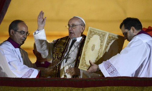 Papa na tečaju ispovjednika poručio kolegama: Ne oklijevajte obratiti se egzorcistima