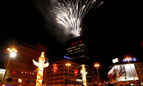 Vatrometom i paljenjem lampiona proslavljena kineska Nova godina