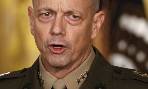 Obama seli generala povezanog sa seks skandalom u - Europu?