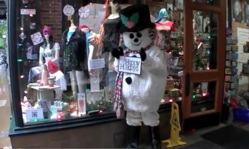 Zli snjegović u borbi protiv šopinga