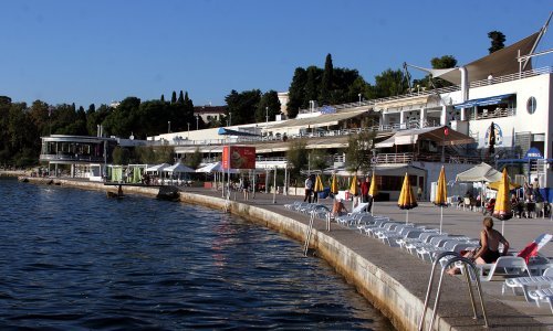 Plaža Bačvice u stečaju, od imovine imaju neunovčiv kiosk, staro računalo, tepih i dva tuša