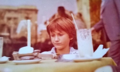 Evo kako se poznati pjevač prisjetio bezbrižnih godina