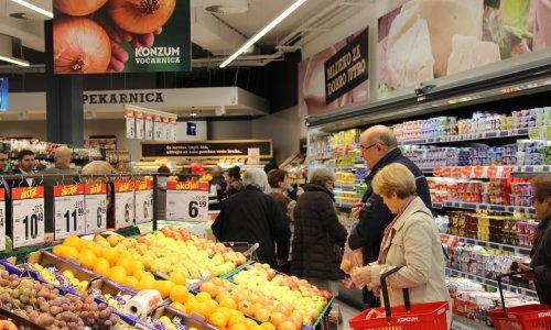 Deflacija traje od veljače 2014.