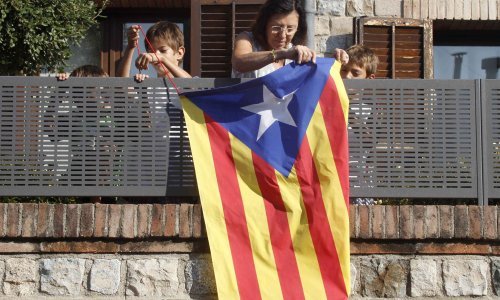 Katalonci zauzeli škole, traktorima zakrčili gradove