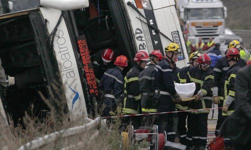 Autobus pao u more, najmanje 14 poginulih