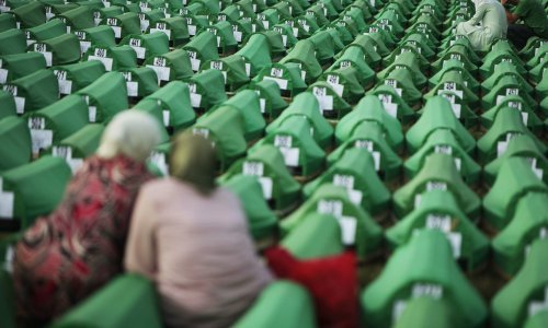 Nizozemska 'djelomično odgovorna' za oko 300 žrtava u Srebrenici