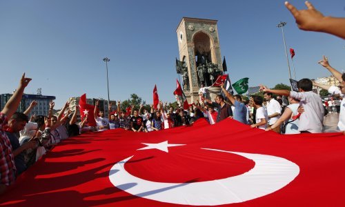 Turska policija privodi profesore koje povezuje s državnim udarom