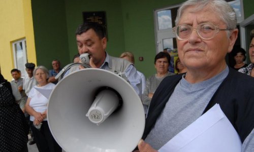 Leže na vodocrpilištu a vodu piju iz bunara koji presušuju