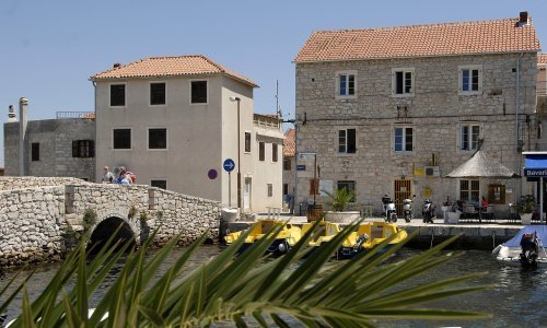 Tribunjci uhićeni zbog napada na policajce