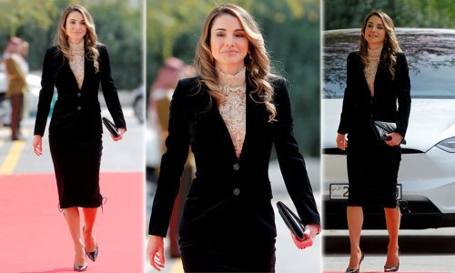 Na politički skup stigla u običnom odijelu, ali kad se okrenula...