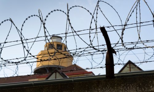 Salah Abdeslam izašao iz francuskog zatvora radi suđenja u Belgiji