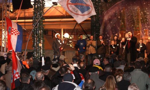 'Samo izdajnici vode narod u kuću koja gori'