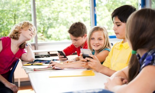 HAKOM: Razine elektromagnetskih polja u školama i vrtićima znatno ispod propisane