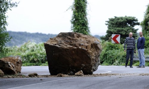 HAK upozorava: Vozači, čuvajte se odrona i životinja na kolniku!