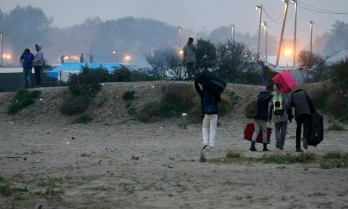 Mladi migranti preseljeni daleko od bivše 'Džungle' u Calaisu