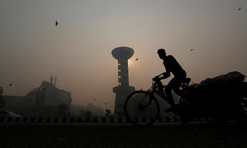 Šokantni prizori iz Indije, smog zagušio sunce