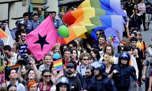 Zašto je Vlada izbacila svaki spomen diskriminacije lezbijki, gejeva...?