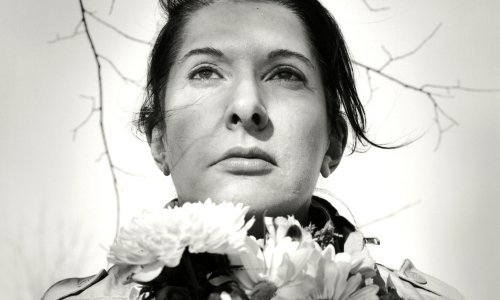 Marina Abramović o mračnoj Jugoslaviji i roditeljima koji su spavali s napunjenim pištoljima