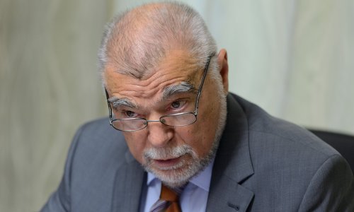 Otkud Mesić u veleposlaničkom automobilu?