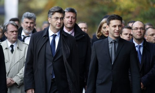 Zbog krize vlasti građani i Plenkoviću i Petrovu pokazali 'palac dolje'