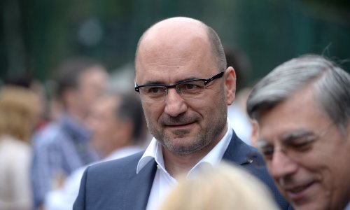 Nadahnuti Milijan Brkić sipa romantiku po Fejsu