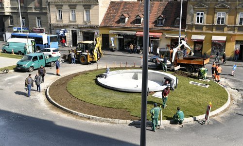Fontana završena, a onda je krenulo rušenje jer autobusi ne mogu proći