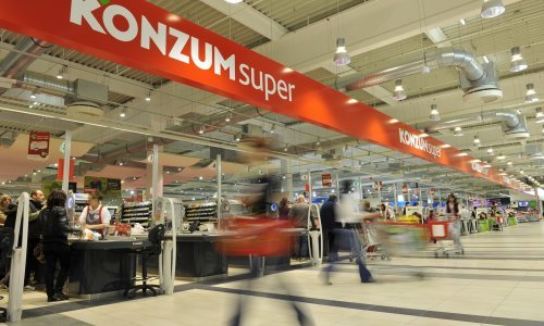 Domaći trgovci bijesni na pozive da se kupuje u Konzumu